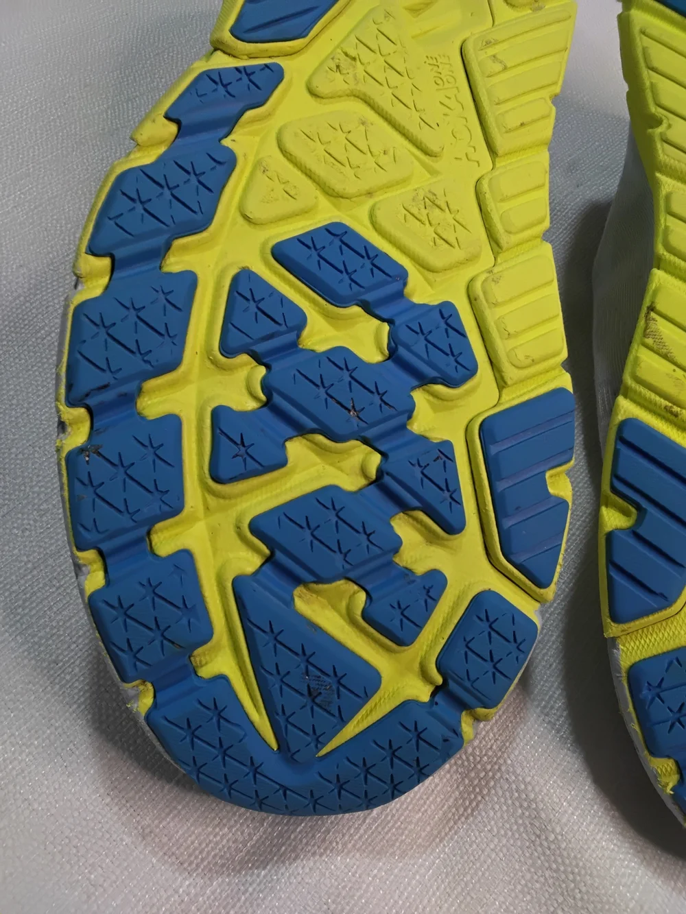 HOKA Arahi 6 Men’s Running Shoes — White & Blue Sz 12 2E.